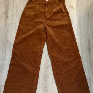 Manchesterbyxor  - Manchesterbyxor från shein, beställde fel storlek. Aldrig använda. Nypris ca 200kr men säljer för 80kr då de ändå är shein. 