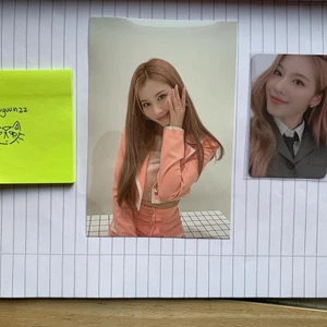 Sana twice  - Säljer sana fol inclusions 💕 poscardet kostar 60kr och  PC såld!!(frakt tillkommer💕) proofs finns på min insta @dahyuunzz