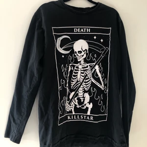 Tröja från Killstar - Svart långärmad tröja från Killstar. Ej over-sized. Jag skulle säga att den är mer som en L än XXL, därav storleksmarkeringen.