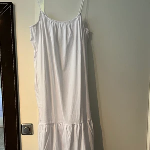 Klänning - Klänning från asos storlek M. Aldrig använd så prislappen sitter kvar. 