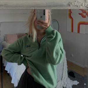 Fleece Junkyard - Säljer min fina gröna fleece från Junkyard, köpt för cirka ett år sedan och kommer inte till användning! Utropspris är 150kr o bud är bindande💚