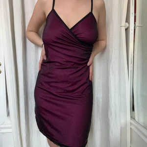 y2k klänning stl S-M - mesh klänning storlek: passar S och M. om annonsen finns kvar så finns plagget kvar. möts upp i stockholm eller fraktar🖤