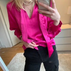 Rosa blus - Blus från RIVER ISLAND i storlek S! Använd 1-2 gånger✨