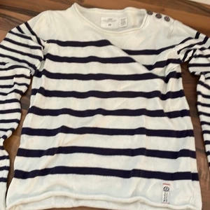 Randig tröja  - Jag säljer för den är för liten 