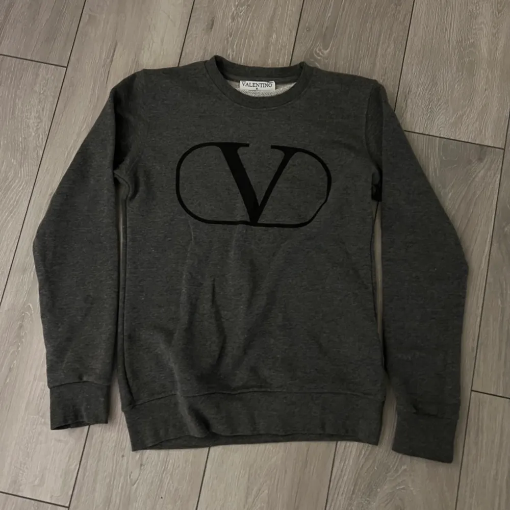 Valentino tröja oanvänd o storlek S. Tröjor & Koftor.