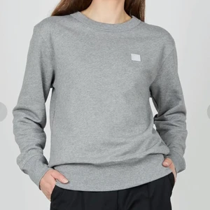 Grå acne tröja  - En grå acne tröja som är i ett jätte bra skick. Säljer pga att jag inte använder den.