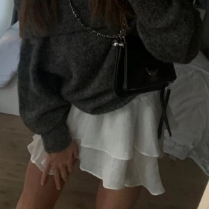 Vit kjol - Super fin vit volang kjol som är slutsåld! Kontakta för intresse💓💓