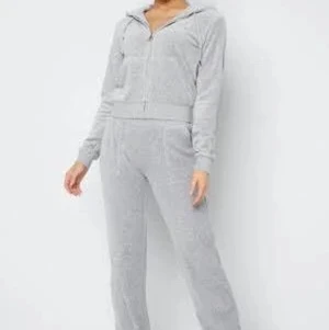 Juicy couture - Jag söker Juicy couture set i grå. Helst storlek xxs men xs går, pris diskuteras i chatten