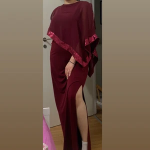 Fest klänning  - Har inte använt/ nytt