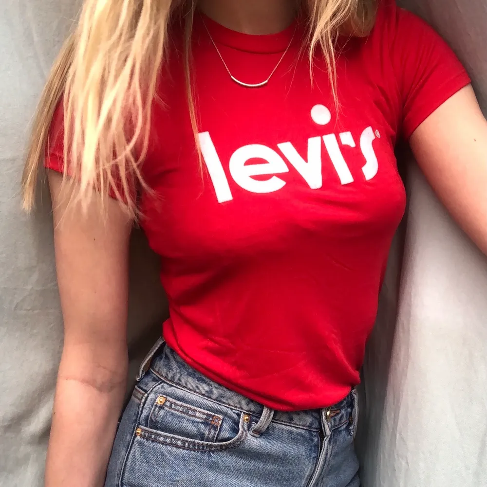Levi’s T-shirt storlek xxs (mer som xs), endast använd ett fåtal gånger 🌸. T-shirts.