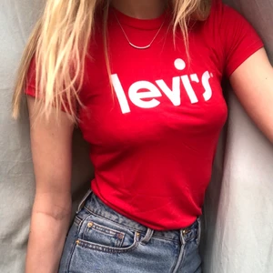 Levi’s T-shirt storlek xxs - Levi’s T-shirt storlek xxs (mer som xs), endast använd ett fåtal gånger 🌸