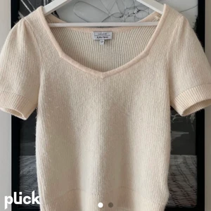 Stickad topp - ( första bilden är lånad ) Säljer denna jättesnygga toppen från Other stories❤️ Köpt förra året men bara använd typ 1-2 gånger🥰