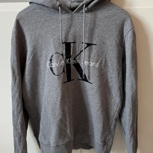 Ck hoodie  - Säljer en ck hoodie fint skick 120kr