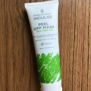 Peel off mask Tea Tree Oil - Peel off mask Tea Tree Oil, Skinacademy Indulge. Är vegansk och innehåller teträolja. 80 mL. Endast provad, säljs såklart helt rengjord 😊. Frakt ingår ej i priset. 