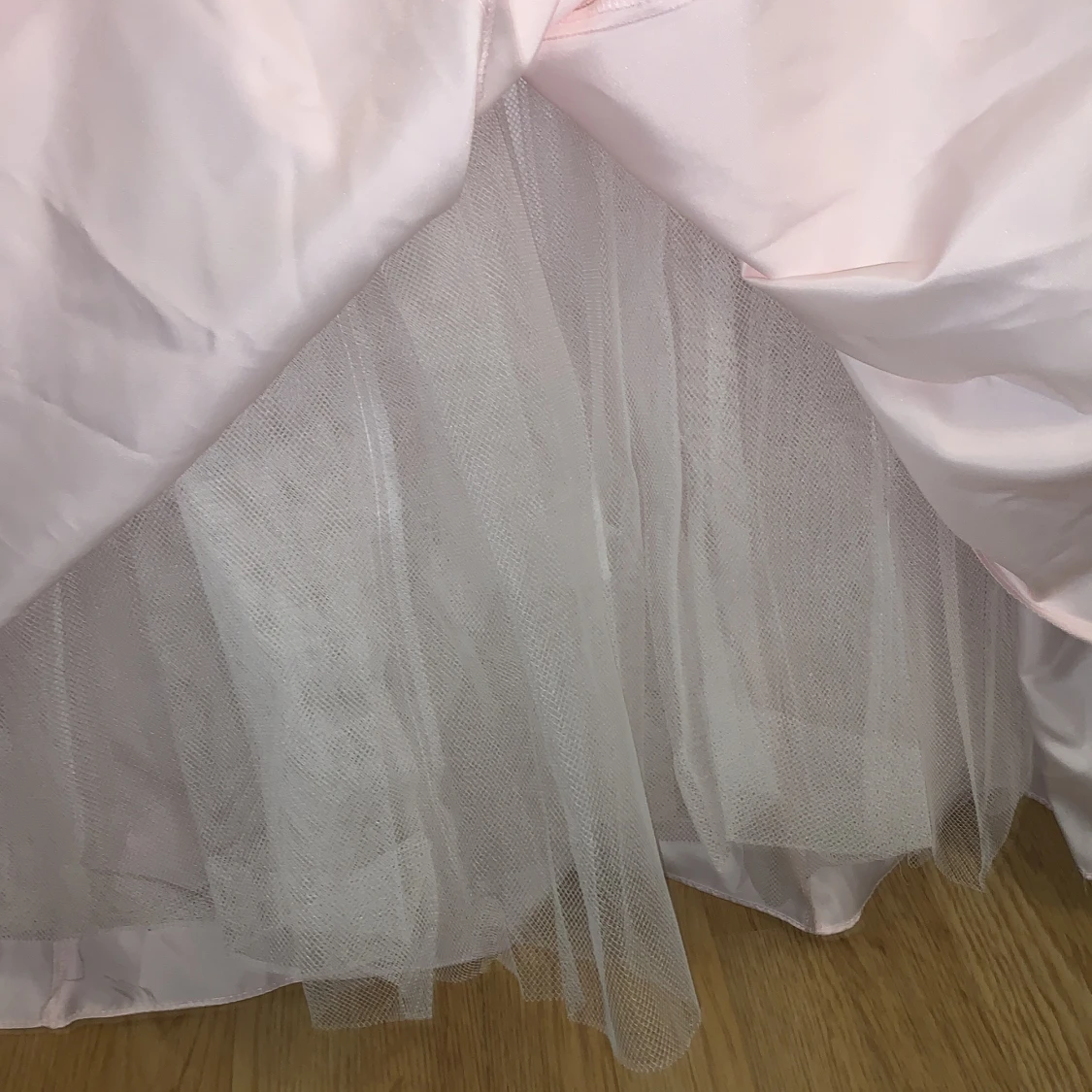 Rosa, fluffig baklänning - 91