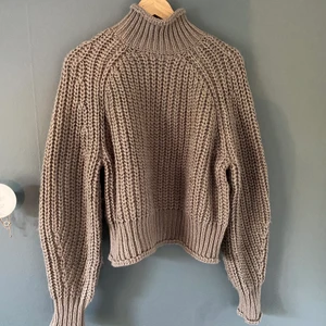 Tröja ifrån H&M - En helt ny tröja ifrån H&M, aldrig använd💓 pris kan diskuteras, hör av er vid frågor eller fler bilder🥰