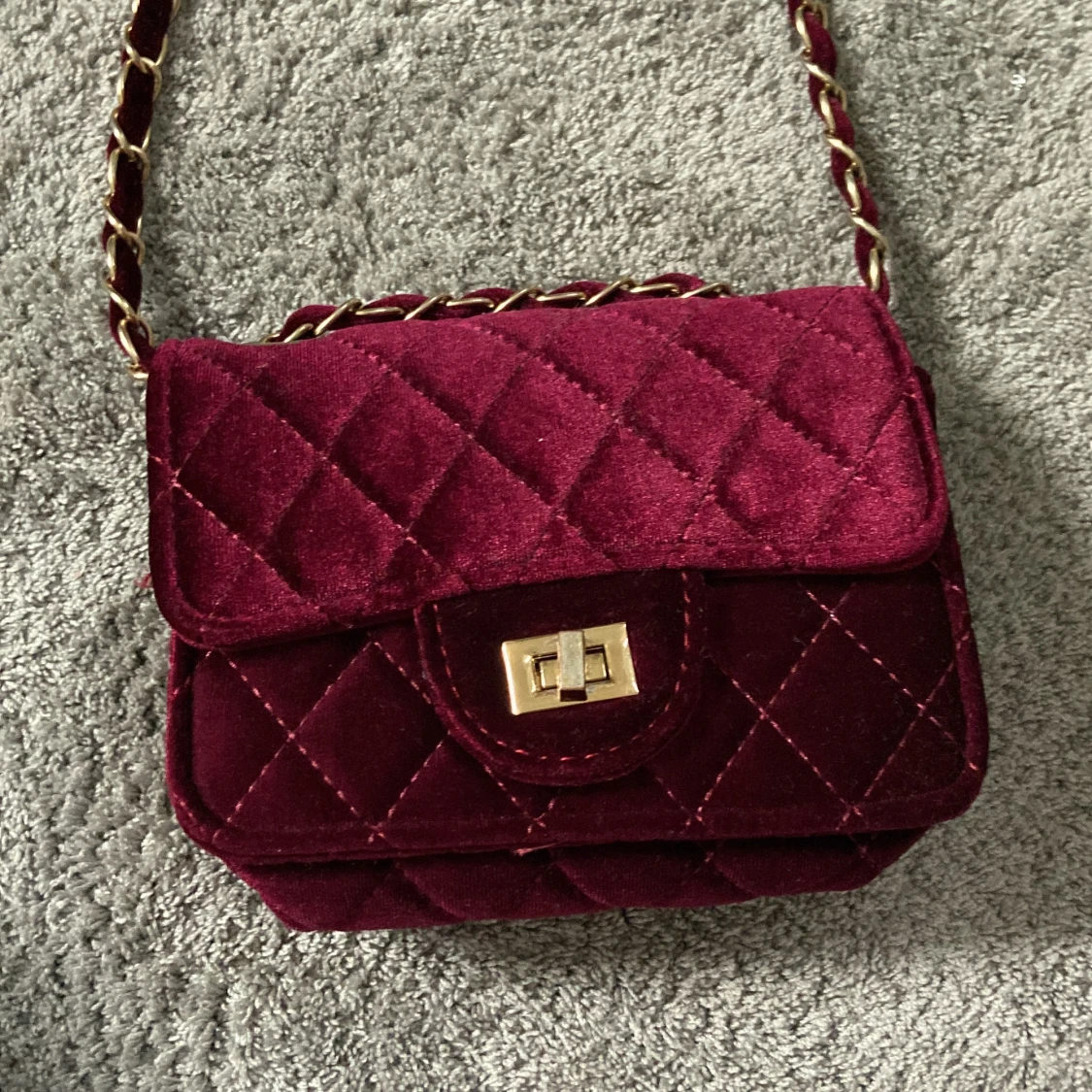 Vinröd väska  - 90