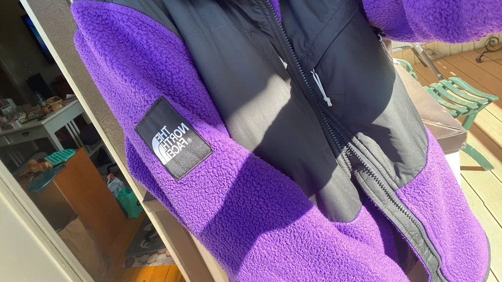 En fleece från the north face köpt för 2 år sen, använd ett par gånger men i grymt skick! 🥰 Nypris är 1549kr. Jackor.