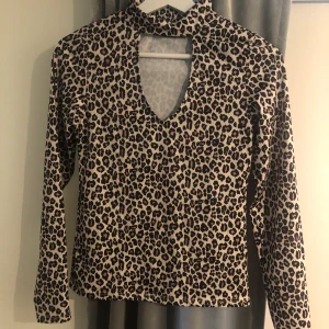 Leopard tröja - Kolla mina andra annonser så kan vi säkert få till ett paketpris!