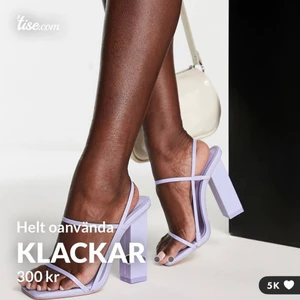 Lila klackar - Helt oanvända i sin kartong, storlek 36 och är wide fit