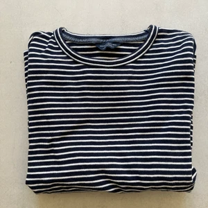 Långärmad tröja från Jack & Jones, storlek S - Randig långärmad tröja från Jack & Jones Herrstorlek S Använd men i gott skick