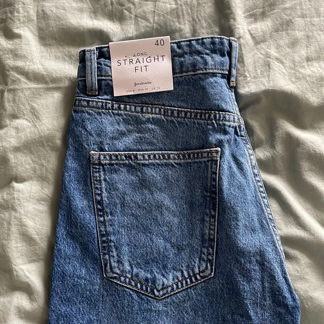 Stradivarius Jeans i rak modell - 90
