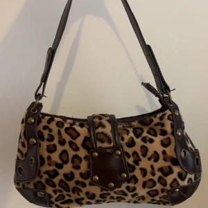 Tiger väska - Köpte väskan från en second hand men har inte använt den alls. 