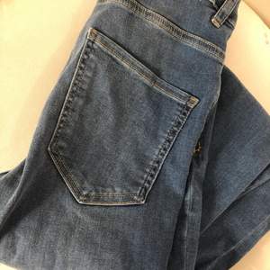 Fina jeans från Gina jag tyvärr inte använder då dom är för korta :( 