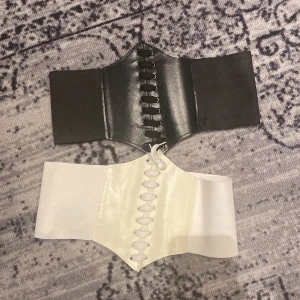 Corset ingen storlek - Ganska stretchigt material. Dessa funkar för alla kroppstypar. 