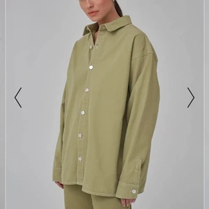 Josefine hj x nakd - Slutsåld på hemsidan. Strl 32. Passar mellan 32-38 beroende på önskad passform.  Sparsamt använd