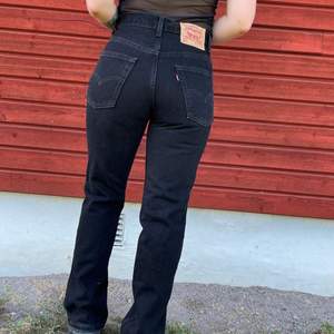 Snygga Levis jeans, modell 517. Mötes upp i Linköping, annars står du för frakten 