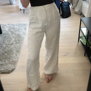 Linnebyxor - Linnebyxor storlek 38 i begagnat men bra skick. Säljes då dom är lite för stora för mig