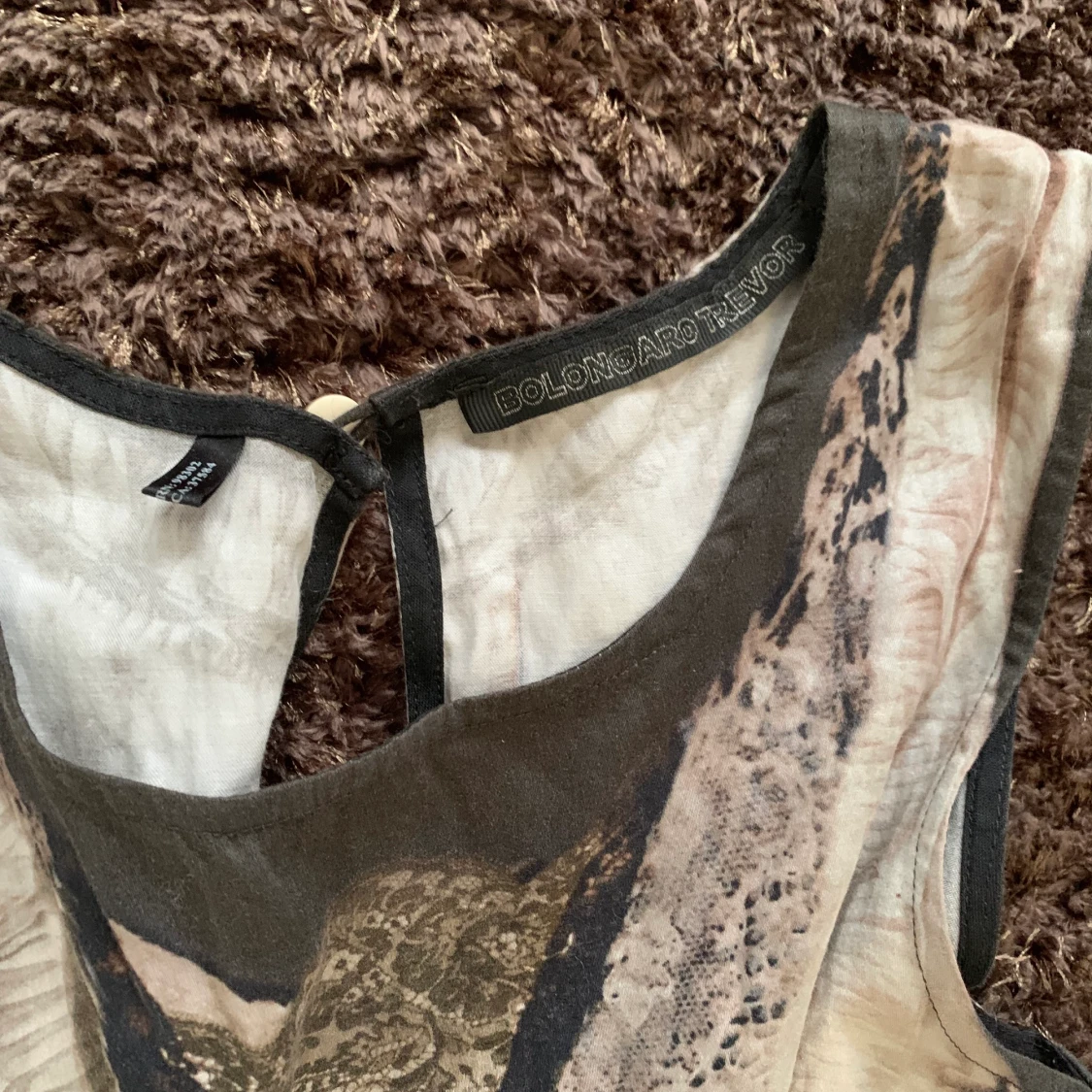 Sommarklänning en söt, klassisk klänning som passar till allt. Har köpt det från en fin butik. Använd men i fin skick. - 90