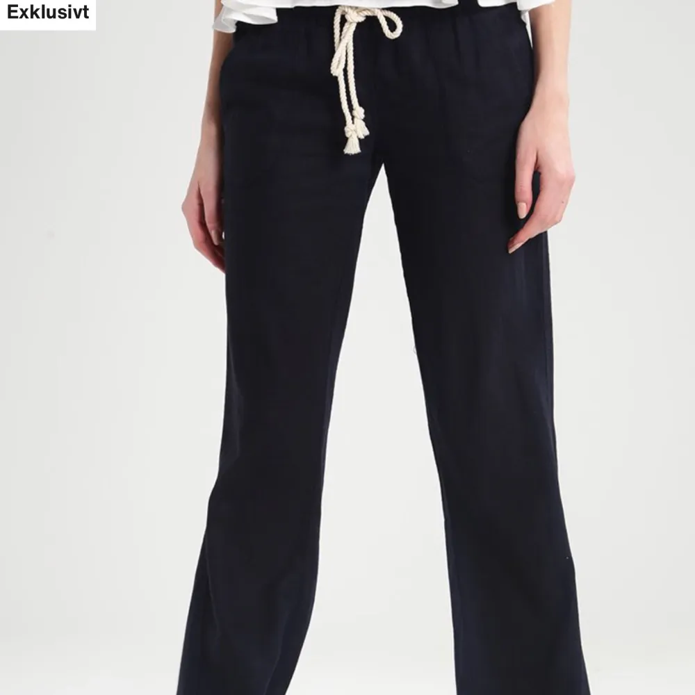 Helt nya roxy linnebyxor ❤️ söker en likadan byxa i m så kan byta men säljer också!. Jeans & Byxor.