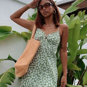 Mini klänning  - Slutsåld klänning från Princess Polly. Köpt till denna sommar men den var för liten på mig. Org pris 550kr, frakt ingår i priset. Kan skicka fler bilder, dock inga på då den som sagt är för liten. 