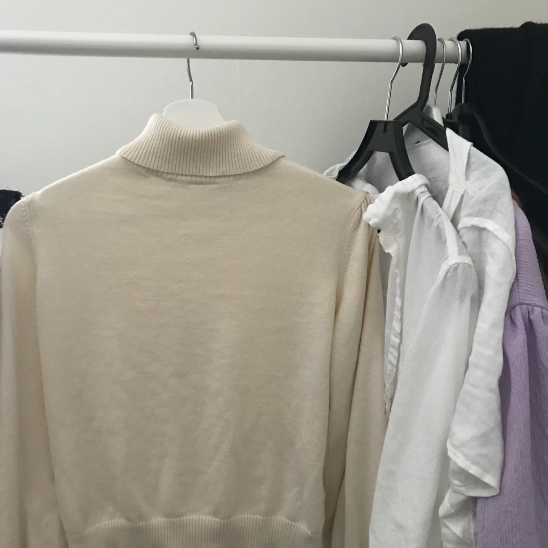 Beiga tröja med krage 