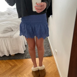 Söt kjol och topp - En tröja som jag klippte av ”ärmarna” på/ smörerna till toppen. Fin som både topp och kjol. Är fler intresserade blir det budgivning 