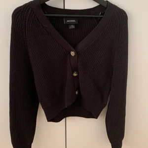 Svart kofta Monki - Använd en del men i bra skick💕 Passar både xs och s. Köpt för 300