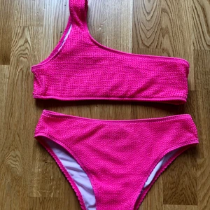 Bikini - Neonrosa bikini  Storlek XS/S Aldrig använd 