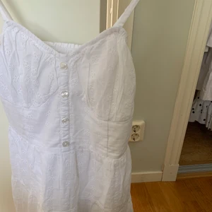 Vit klänning🤍 - Vit klänning! Använd en gång💓