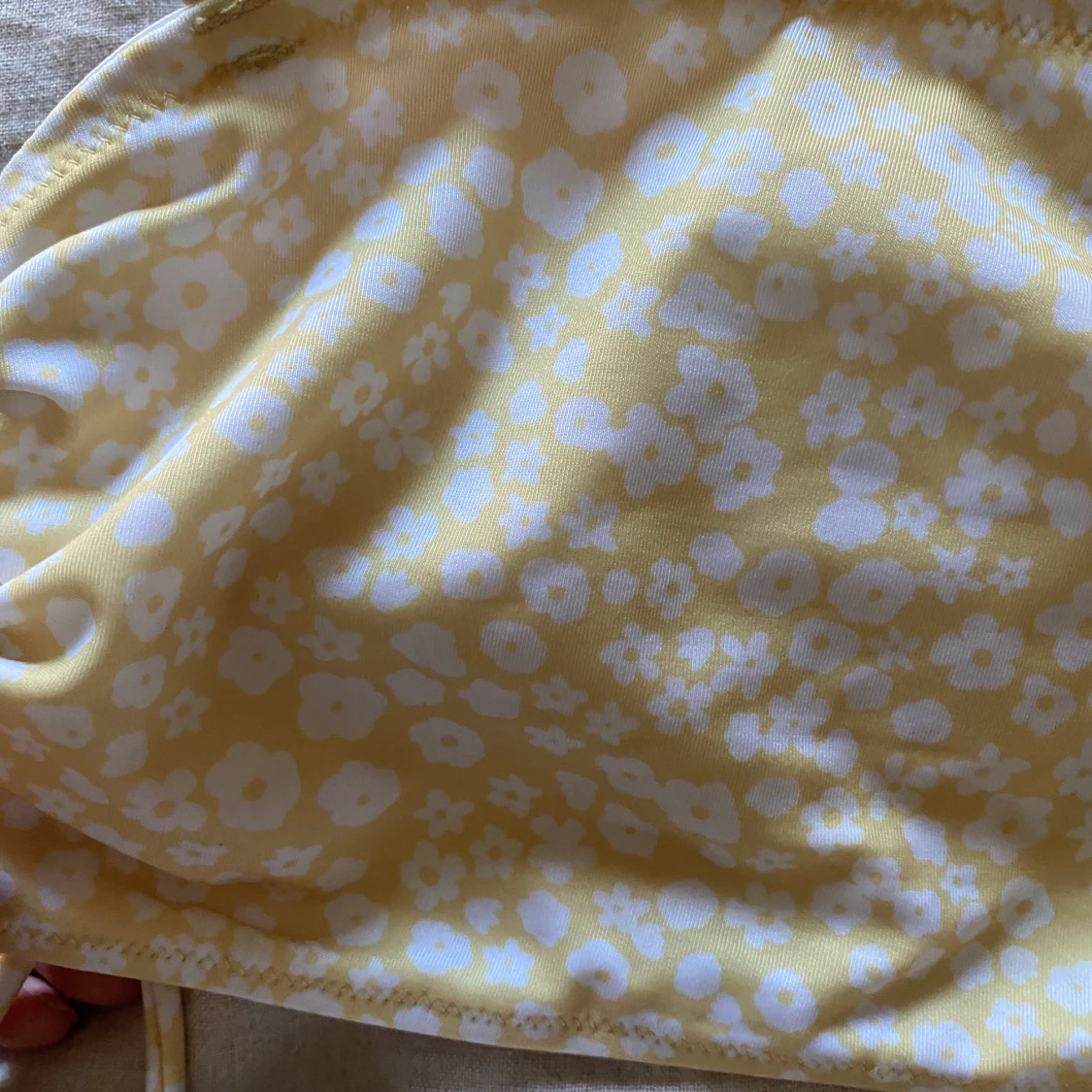 🌼gulblommig bikini från monki🌼 - 90