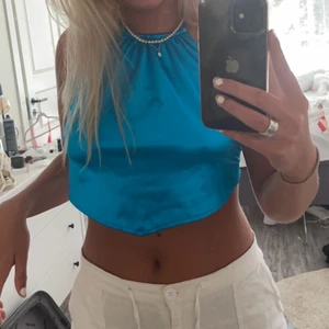 SNYGG TOPP - Säljer denna skitsnygga toppen i str S! Men går att justera till både XS och M. Skriv privat vid intresse💗🫶🏽