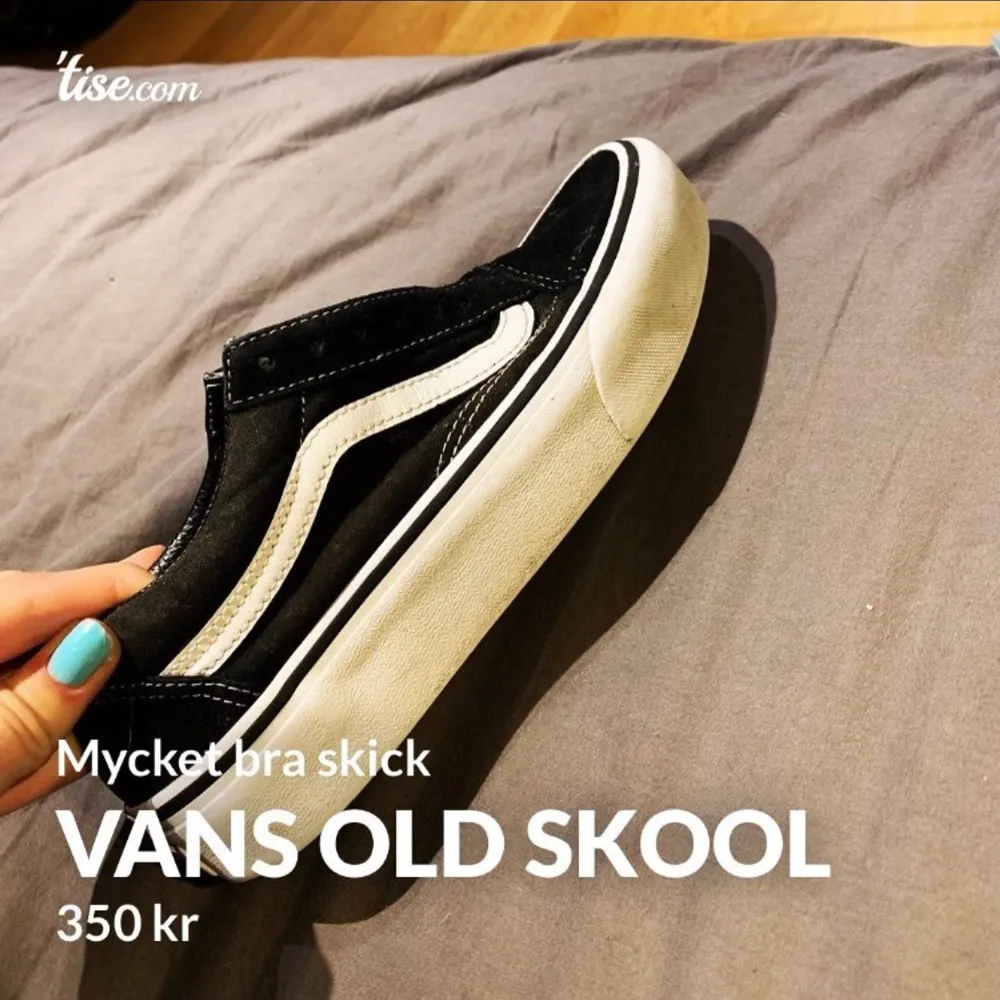 Vans old skool i storleken 37 men passar även 37.5. Bra skick, väldigt vita!  Inga skosnören. Köptes för 849  Säljes för 200 Köpare står för frakt. Svarar inom ett dygn. Jag kan skicka fler bilder om du vill.. Skor.