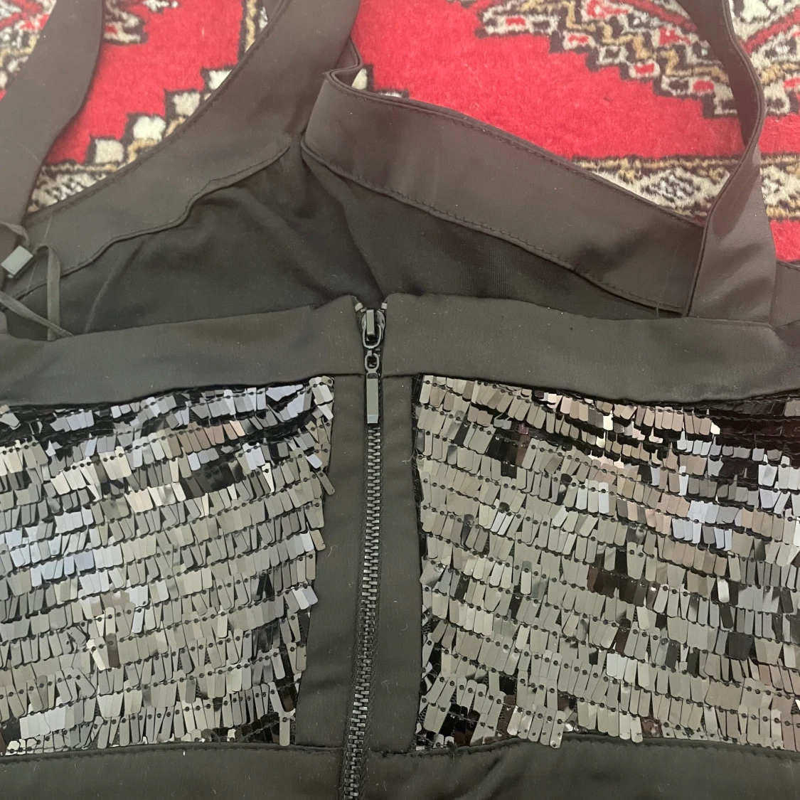 Glittrig topp knappt använd! - 91