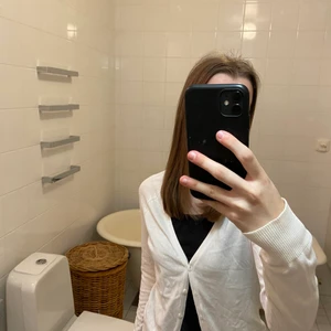 Vit H&M kofta, XS - Använd ca 2 gånger, vit, långa ärmar, H&M, storlek XS.