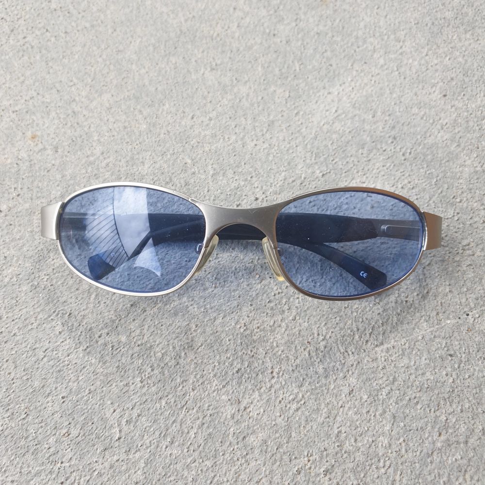 True Y2K era Metal and gummy sunglasses with blue glass lenses.  Super cool, high quality and true Y2K . Accessoarer.