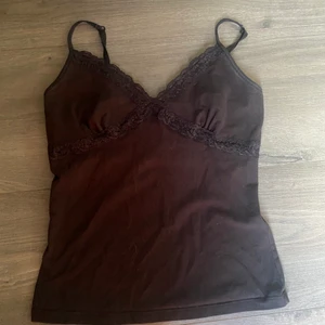 Linne - Super gulligt v-linne som passar perfekt till sommaren!