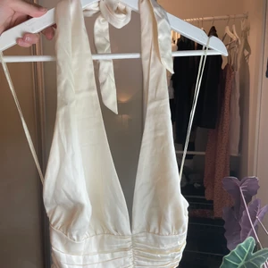 Halterneck - Tröja från bikbok köpt förra sommaren, använts en gång. Står ej för frakt