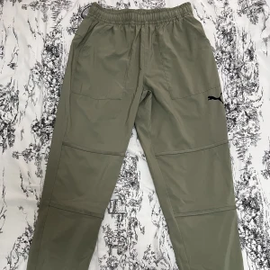 Puma byxor strl S - Pumpa byxor ljus gröna storlek S, mycket skön och mjuk material!  Jag står för frakten med kvitto och spårningsnummer! Inga Returer 