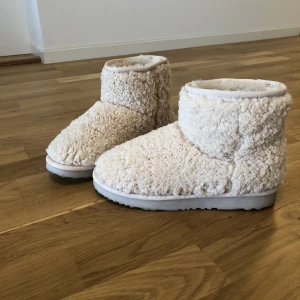 Skor från nelly - Storlek 39. Sparsamt använda